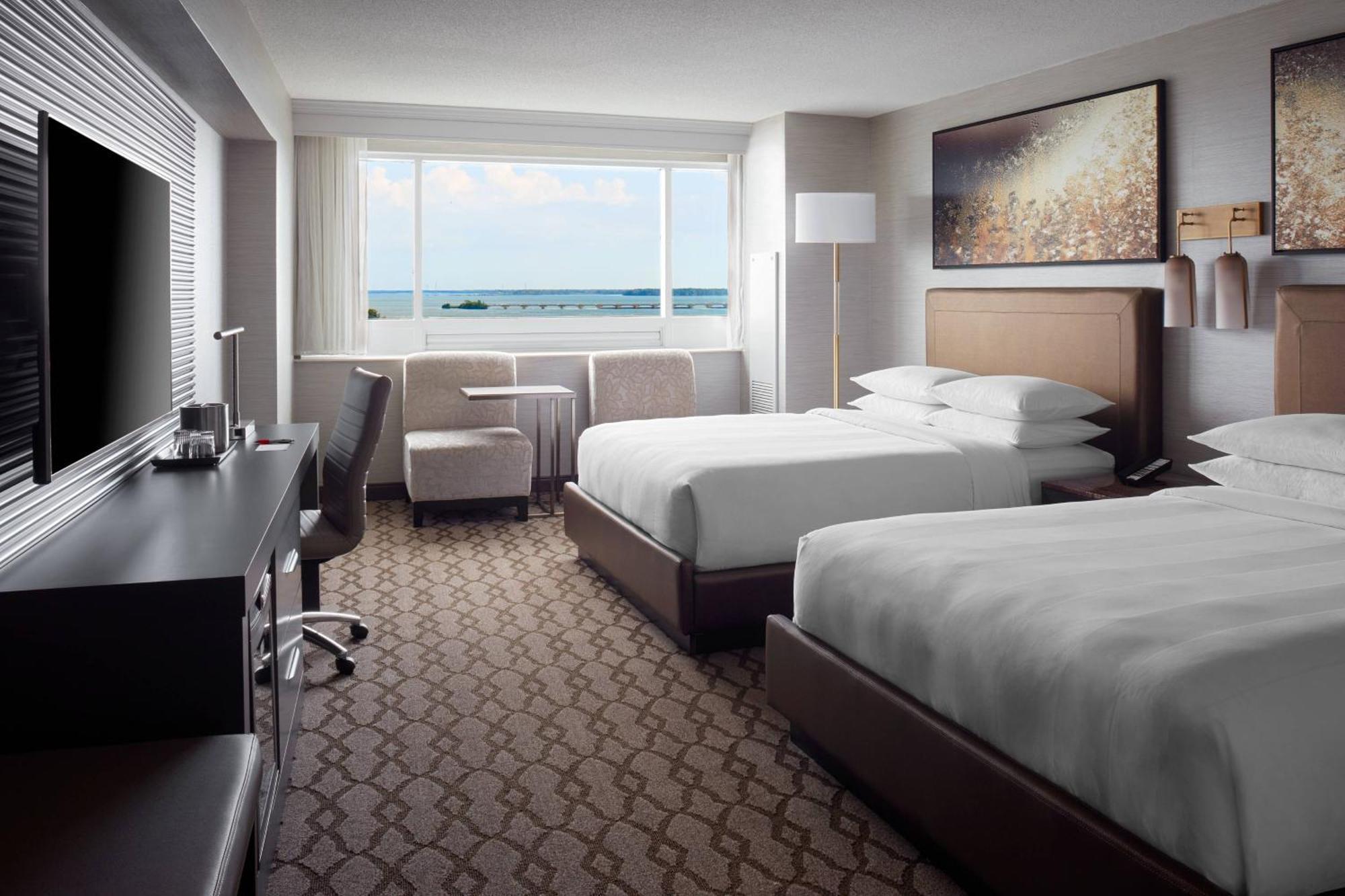 Quarto Queen com 2 Camas Queen-size e Vista do Rio