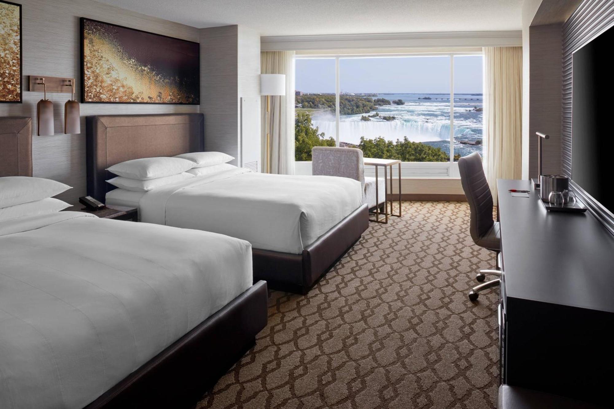 Quarto Queen com 2 Camas Queen-size e Vista das Cataratas